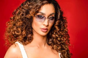 Auteur model Shanna Ayesha - Astos sunglasses ad