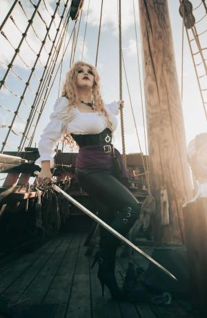Auteur model Adia - Pirate shoot
theme: fantasy
photographer: Shareamomentfotografie