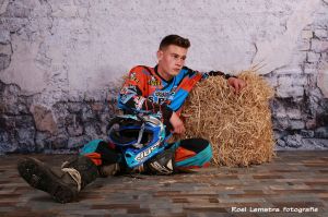 Auteur fotograaf Roel Lemstra - motorcrosser resting