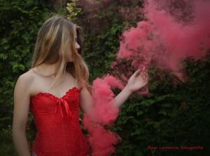 Auteur fotograaf Roel Lemstra - red corset and smoke