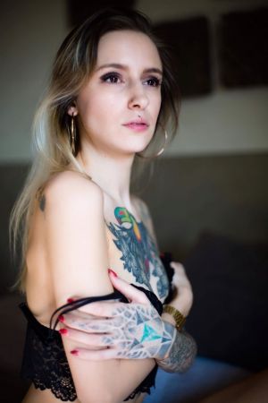 Auteur model model.charlotte - full tattooed