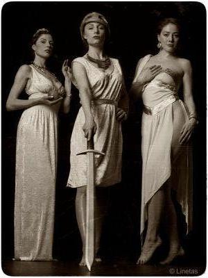 Auteur fotograaf Linetas - Models: Michelle, Aliah and Joy
