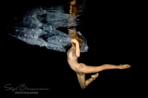 Auteur fotograaf Stijn Boussemaere - underwater USA ballerina 